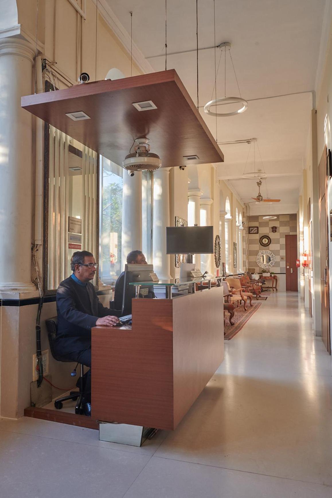 Elphinstone Hotel Мумбай Екстериор снимка